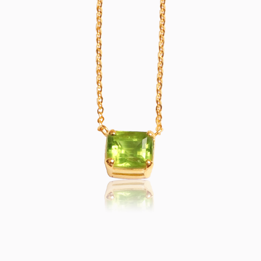 AMOUR Square Peridot Necklace