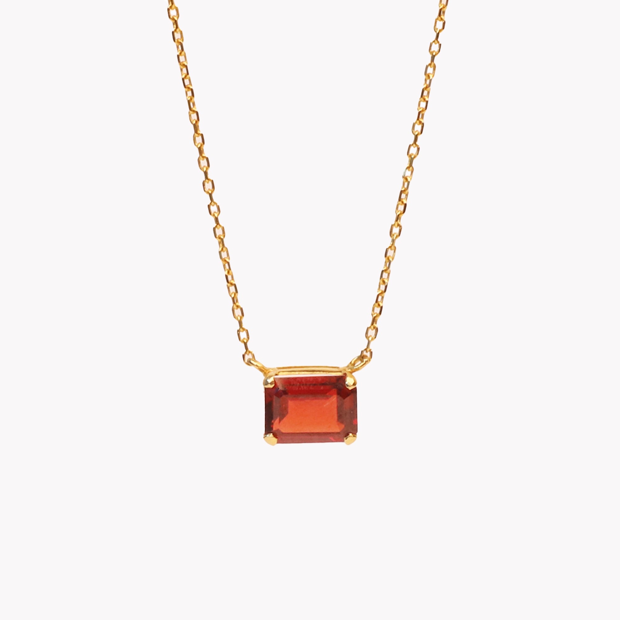 AMOUR Square Garnet Necklace