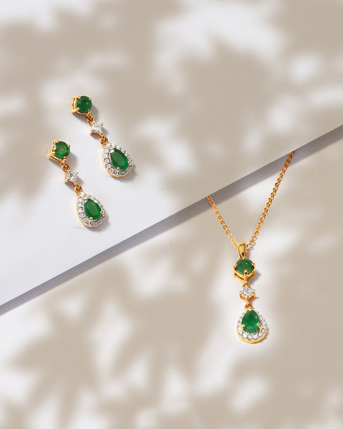 Dangling Emerald Jewellery Set