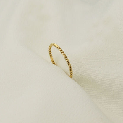 Twist Ring