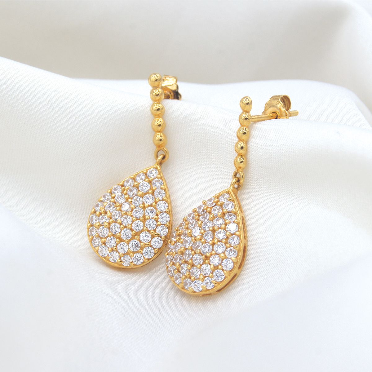 Queen Dangle Earring